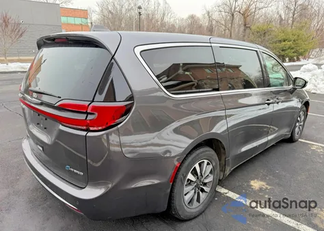 2022 Chrysler Pacifica Hybrid Touring L z USA, uszkodzony, nr VIN 2C4RC1L76NR156036